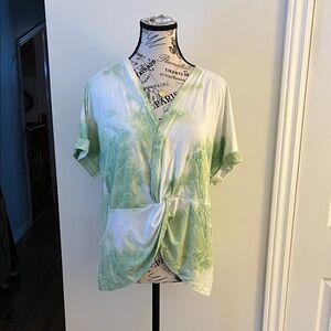 💗Source Unknown Green and White Women's Blouse